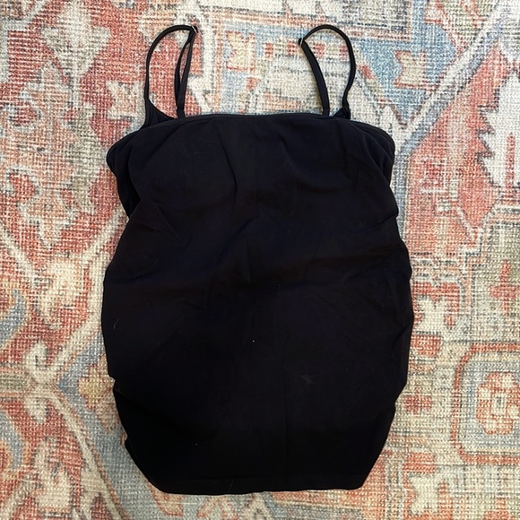Classiques Entier Seamless Shaping Tank Camisole in Black-Like New! - Picture 5 of 5